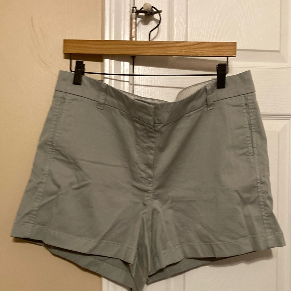 JCrew 4” stretch chino shorts